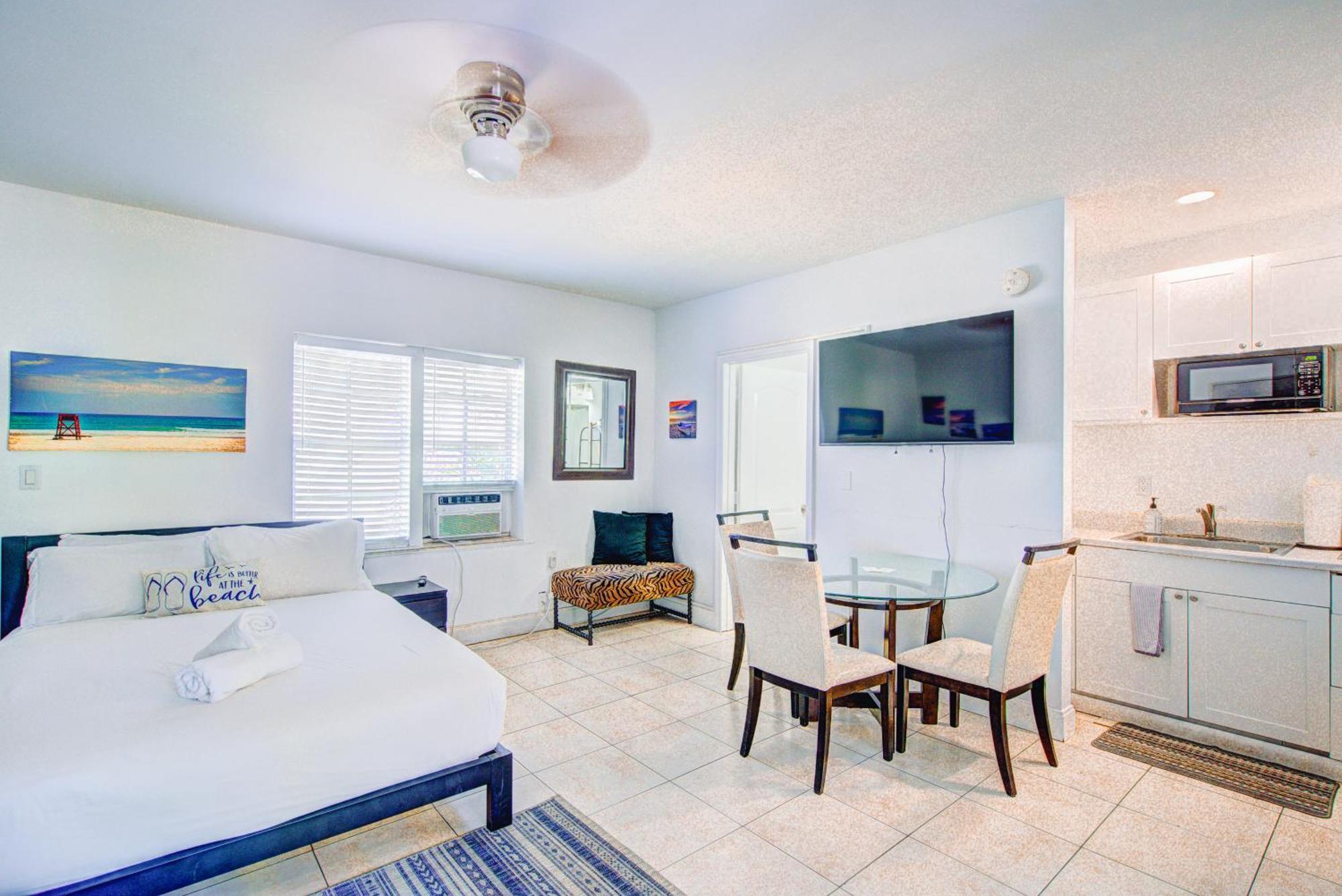 Little Paris By The Ocean Self Check In Hotel Fort Lauderdale Exterior photo