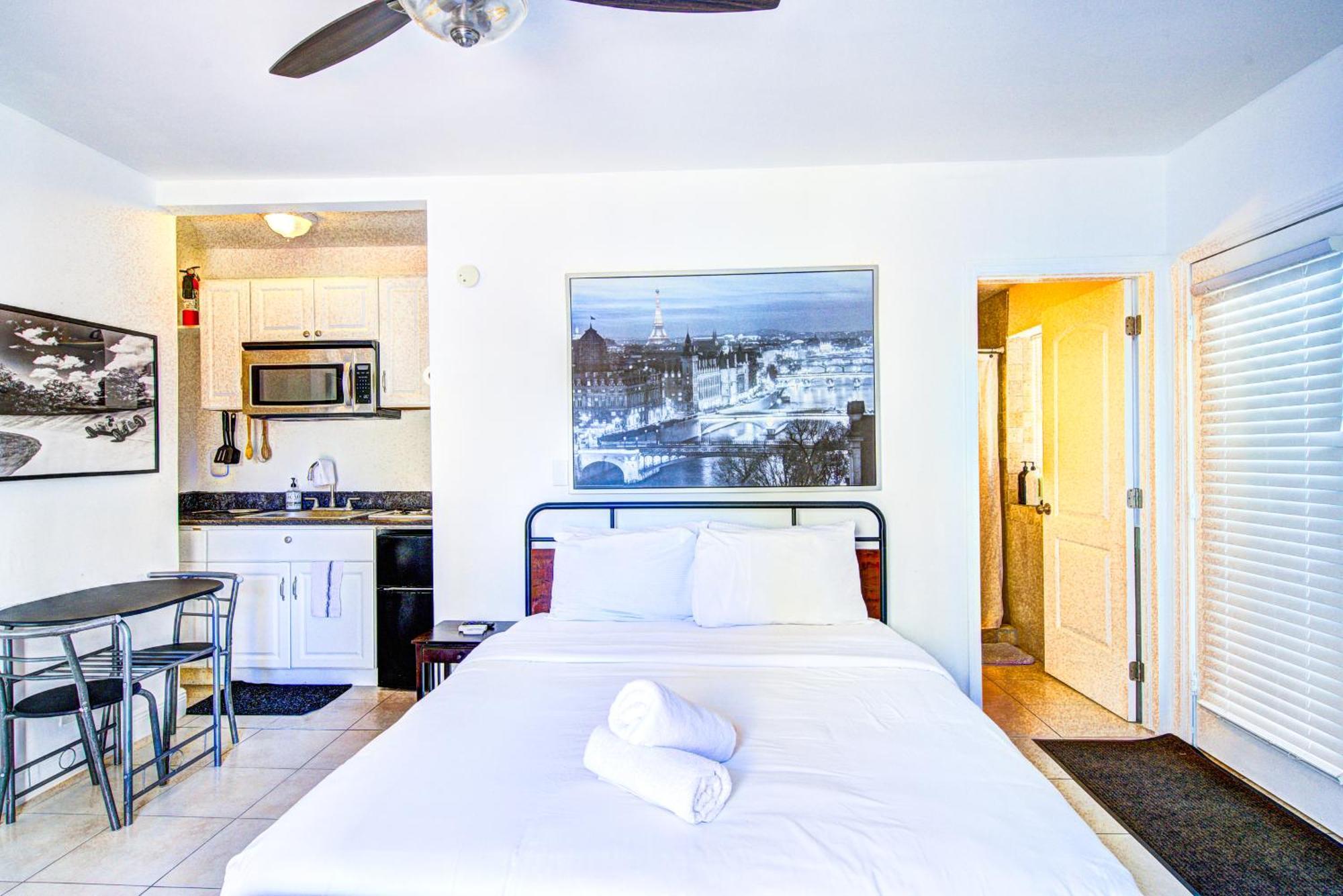 Little Paris By The Ocean Self Check In Hotel Fort Lauderdale Exterior photo