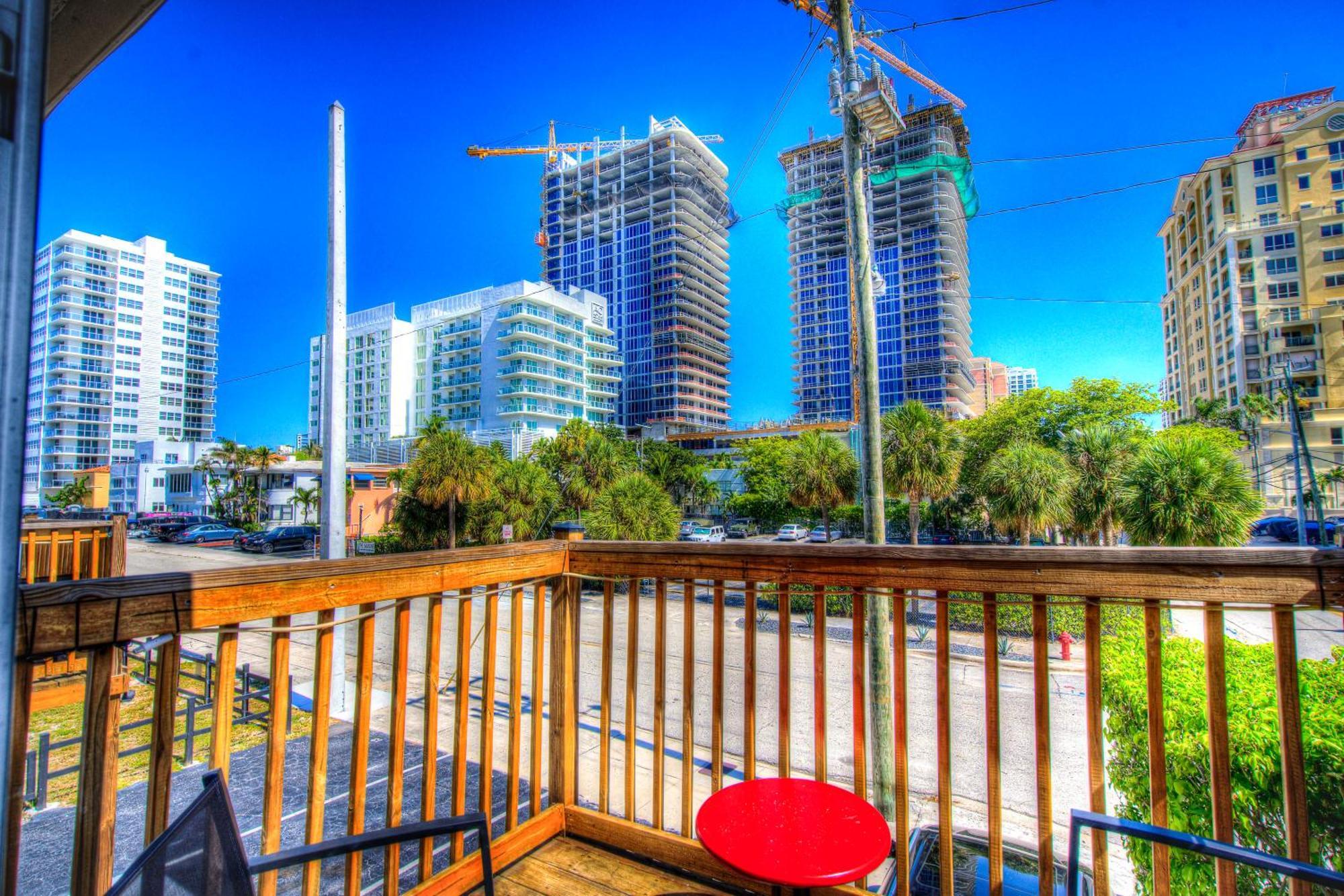 Little Paris By The Ocean Self Check In Hotel Fort Lauderdale Exterior photo
