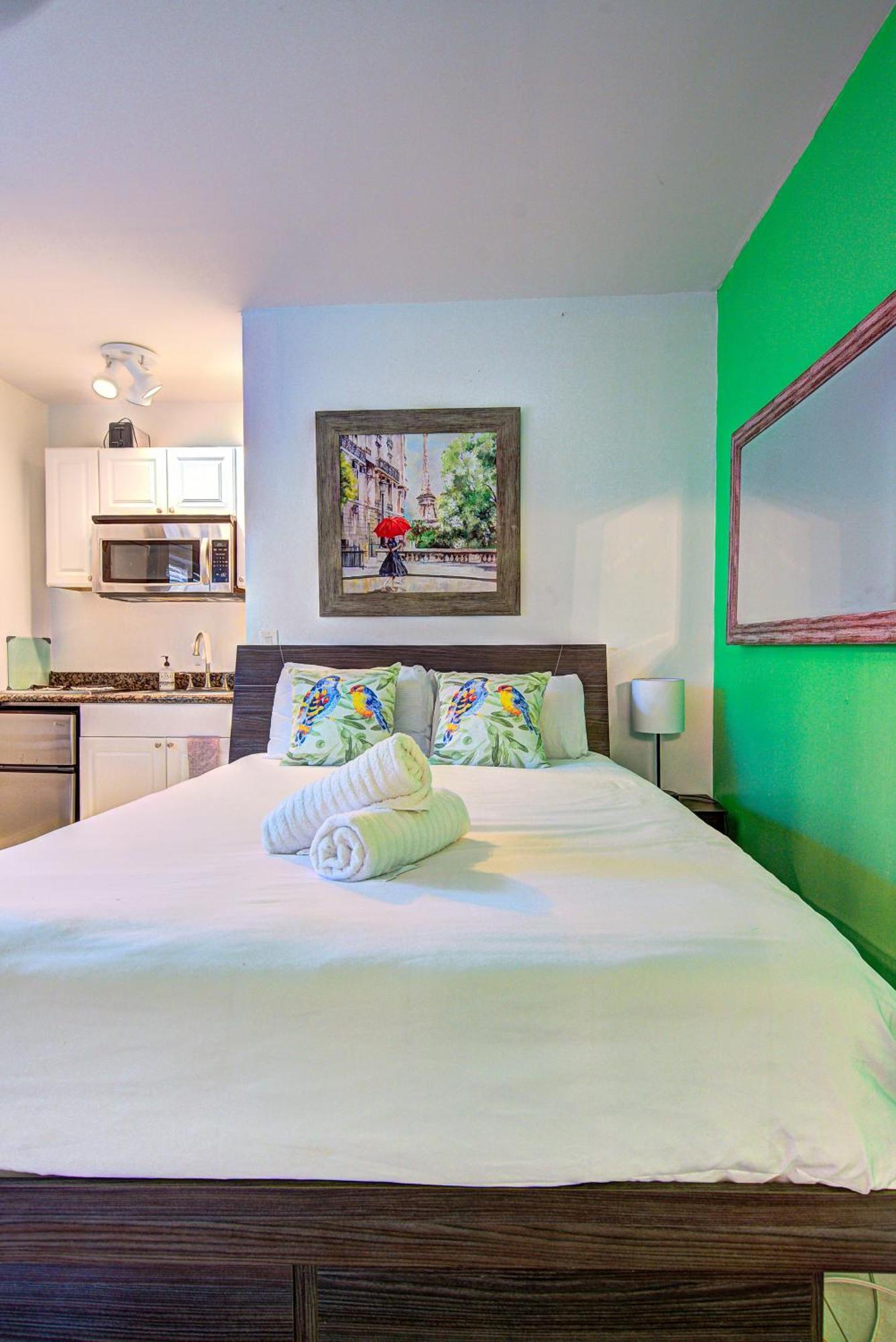 Little Paris By The Ocean Self Check In Hotel Fort Lauderdale Exterior photo