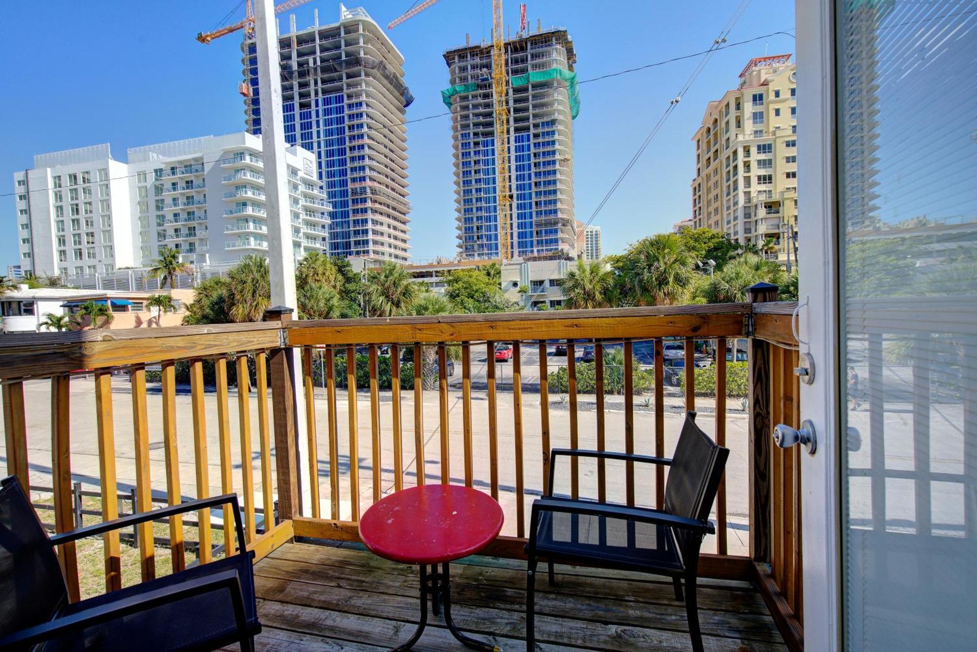 Little Paris By The Ocean Self Check In Hotel Fort Lauderdale Exterior photo