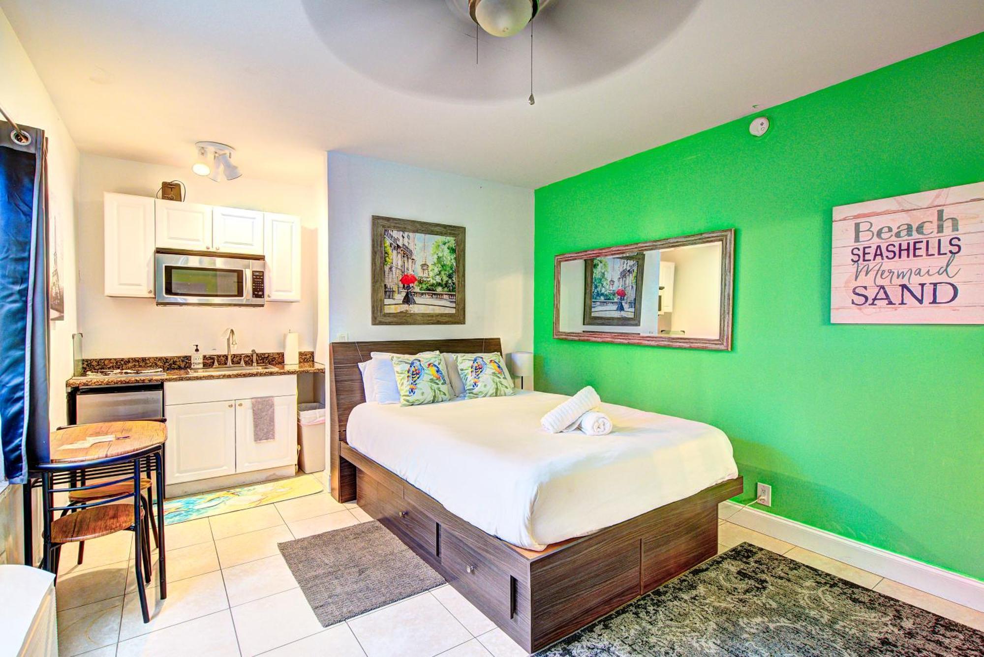 Little Paris By The Ocean Self Check In Hotel Fort Lauderdale Exterior photo